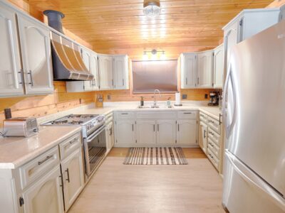 Cozy White Mountain Cabin Perfect for multiple families or large groups wanting an unforgettable mountain getaway only